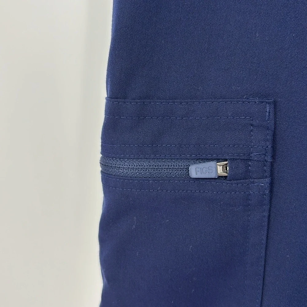 Figs Cairo Cargo Scrub Pants Men’s Size Large Short in Navy Blue - EUC!
